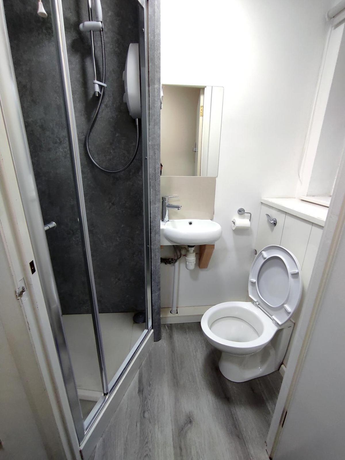 Osney Single Only For One Adult *